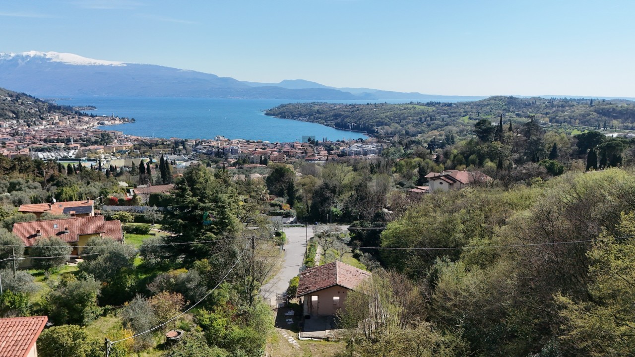 Villa al rustico personalizzabile, con vista lago, a Salò