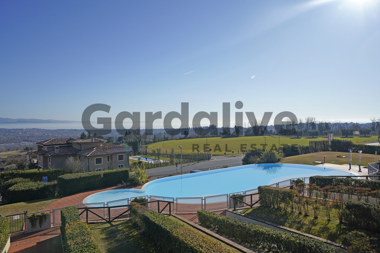 POLPENAZZE DEL GARDA -In residence con piscina appartamento con fantastica vista lago