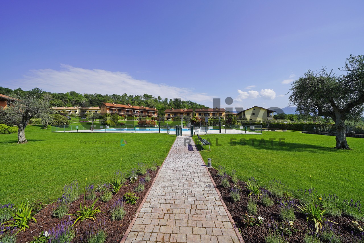 PUEGNAGO DEL GARDA – Proponiamo villa a schiera in residence con piscina