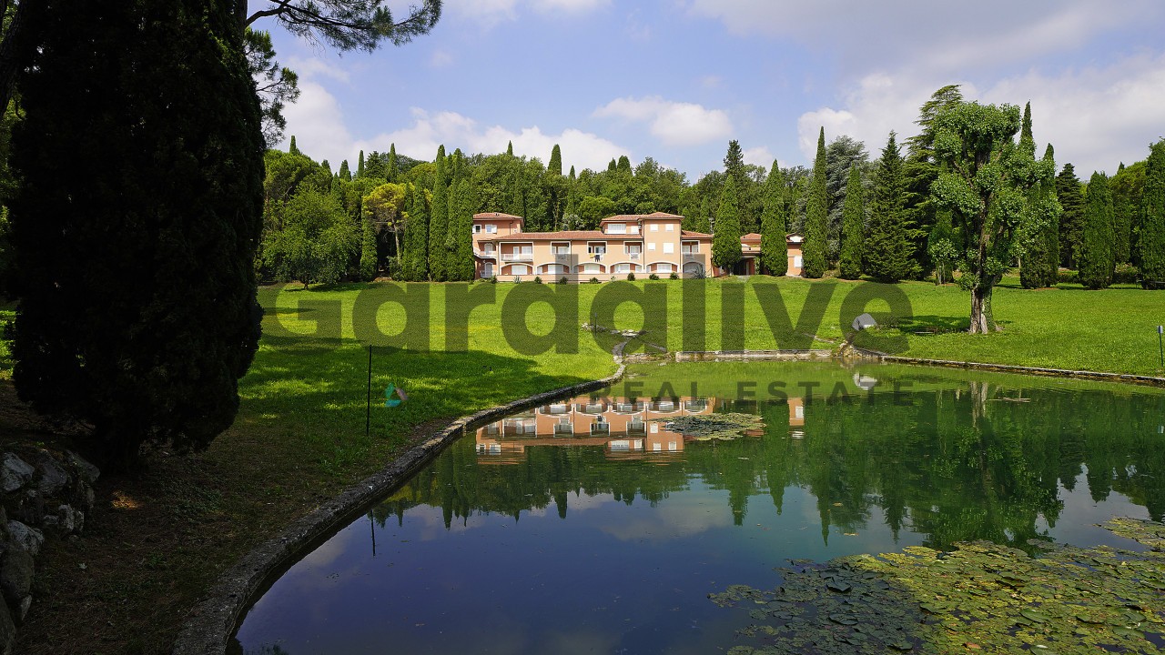 Quadrilocale immerso nel verde a due passi dal lago, Padenghe sul Garda