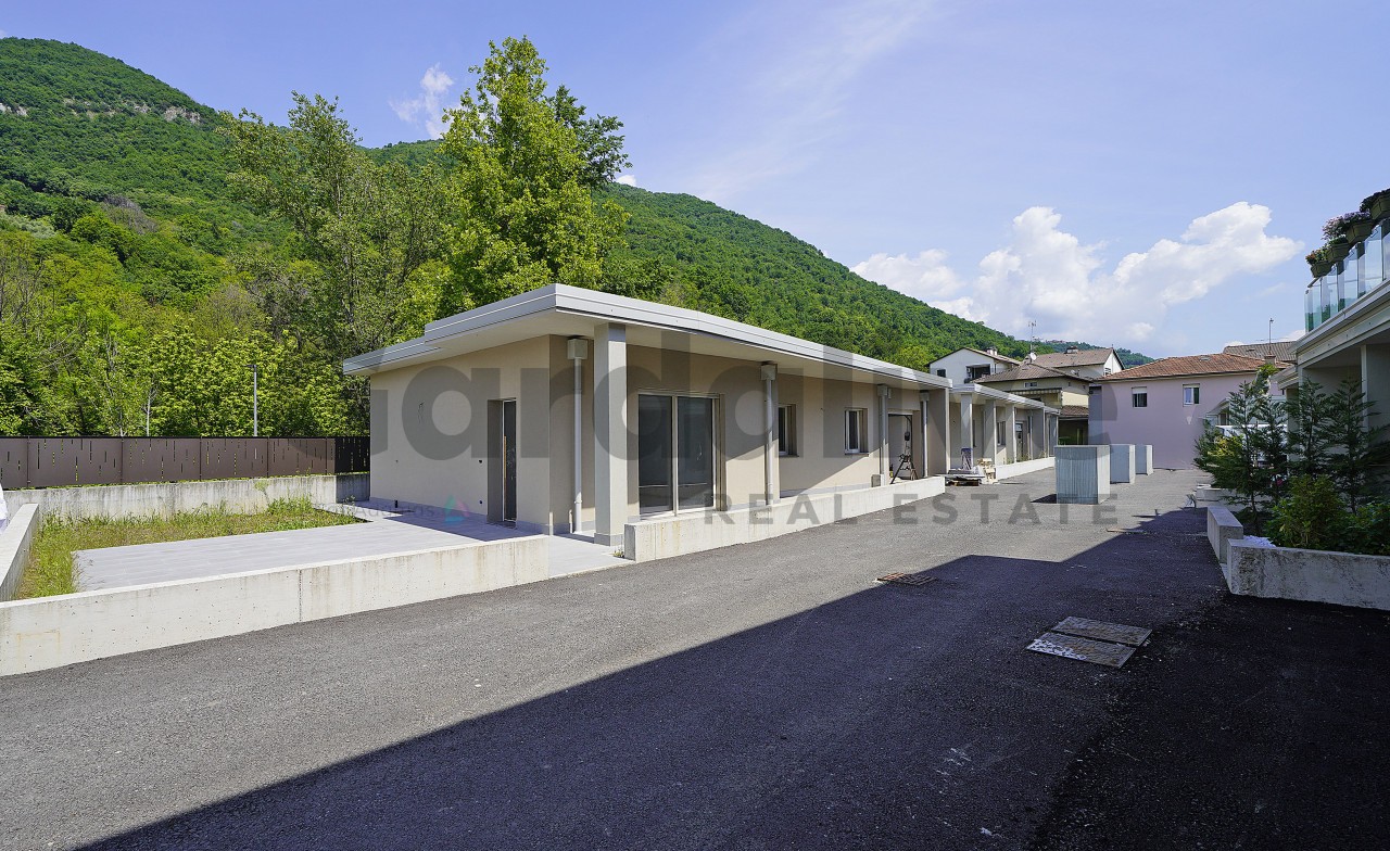 Nuova villetta con giardino privato e garage, a Villanuova sul Clisi in vendita