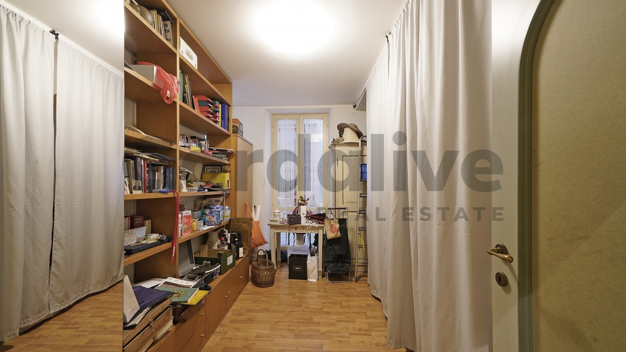 Porzione di casa cielo/terra in centro storico di Salò.