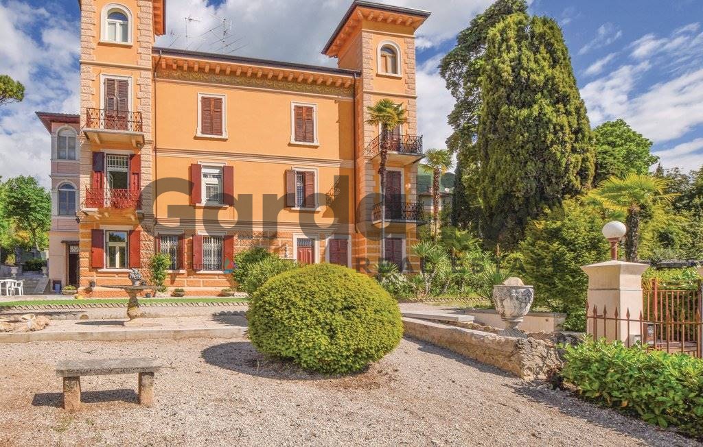 Appartamento in villa Liberty nel centro di Gardone Riviera